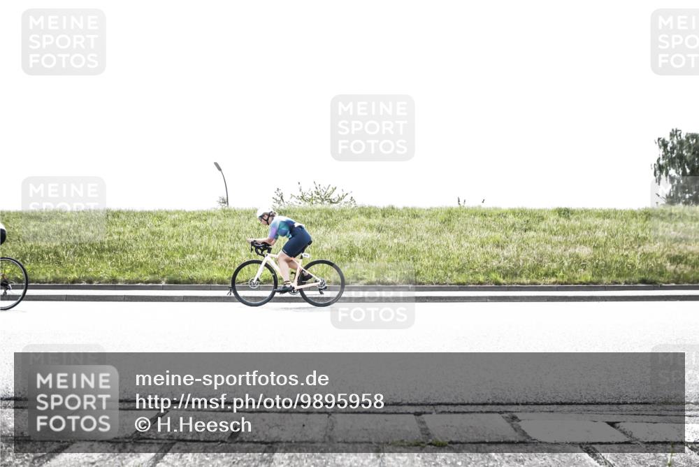 21.06.2026 - 29. Vierlanden-Triathlon H.Heesch http://msf.ph/oto/9895958 21.06.2026 10:57:12 Radfahren 236, 255, 514, 585 meine-sportfotos.de