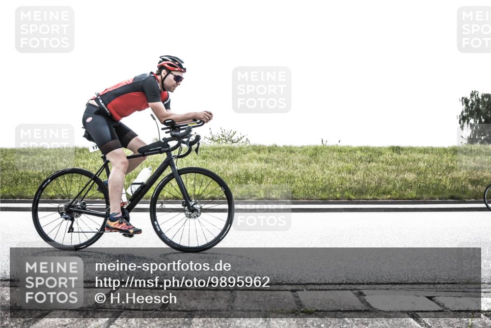 21.06.2026 - 29. Vierlanden-Triathlon H.Heesch http://msf.ph/oto/9895962 21.06.2026 10:58:13 Radfahren 140, 171, 561 meine-sportfotos.de