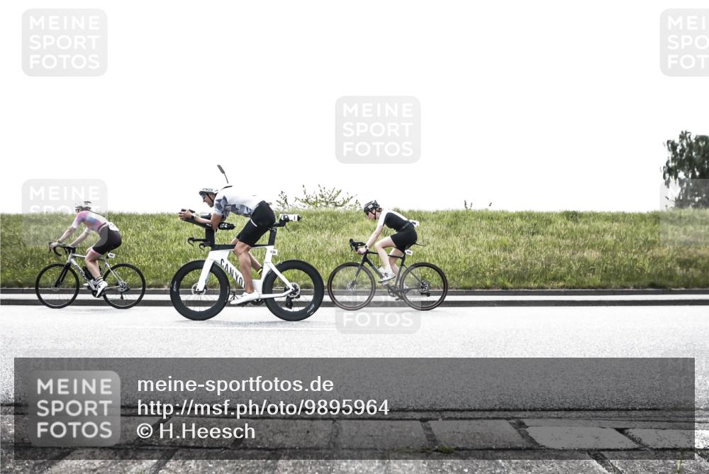 21.06.2026 - 29. Vierlanden-Triathlon H.Heesch http://msf.ph/oto/9895964 21.06.2026 10:58:31 Radfahren 136, 238, 543, 606, 1355 meine-sportfotos.de