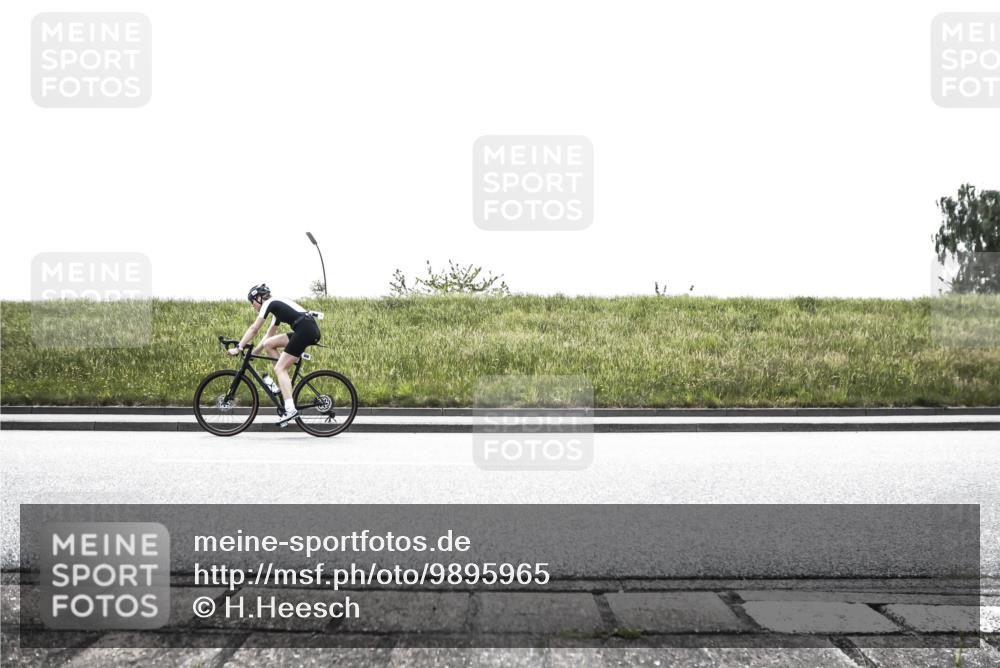 21.06.2026 - 29. Vierlanden-Triathlon H.Heesch http://msf.ph/oto/9895965 21.06.2026 10:58:32 Radfahren 136, 238, 606 meine-sportfotos.de