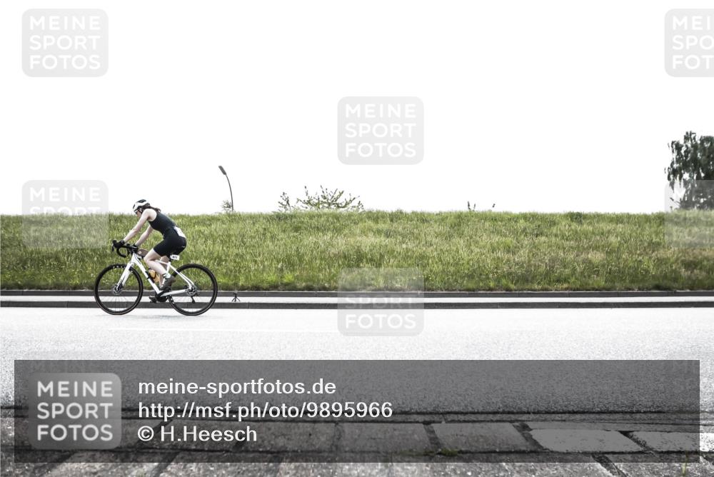 21.06.2026 - 29. Vierlanden-Triathlon H.Heesch http://msf.ph/oto/9895966 21.06.2026 10:58:54 Radfahren 119, 508, 511, 582 meine-sportfotos.de