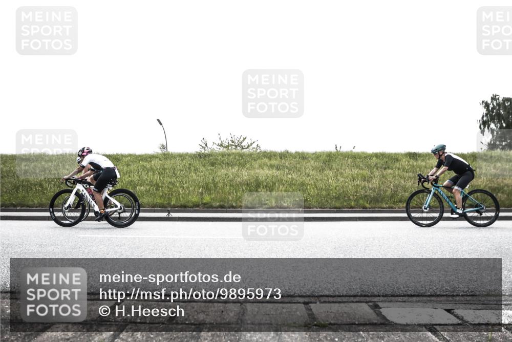 21.06.2026 - 29. Vierlanden-Triathlon H.Heesch http://msf.ph/oto/9895973 21.06.2026 11:00:12 Radfahren 296, 355, 492, 516, 522, 551, 568, 570, 572, 583 meine-sportfotos.de