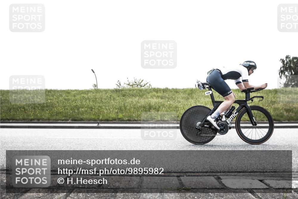 21.06.2026 - 29. Vierlanden-Triathlon H.Heesch http://msf.ph/oto/9895982 21.06.2026 11:00:25 Radfahren 120, 126, 172, 240, 639, 677 meine-sportfotos.de
