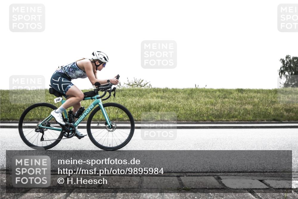 21.06.2026 - 29. Vierlanden-Triathlon H.Heesch http://msf.ph/oto/9895984 21.06.2026 11:00:29 Radfahren 70, 120, 172, 240, 288, 639, 677 meine-sportfotos.de