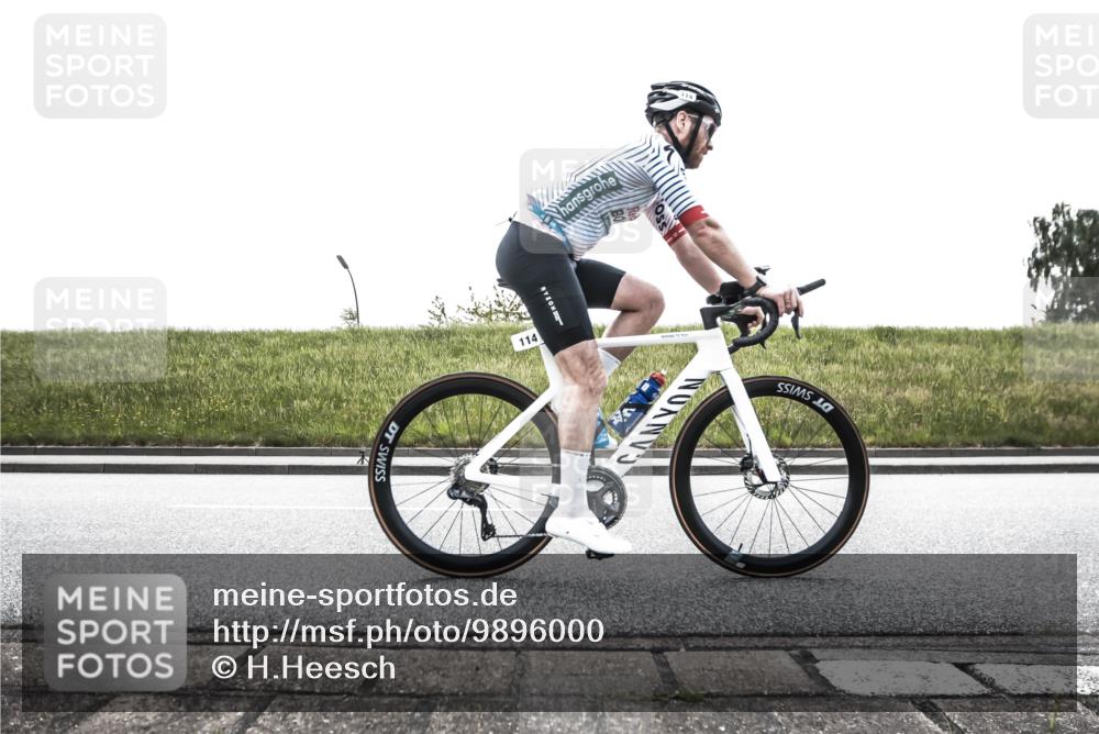 21.06.2026 - 29. Vierlanden-Triathlon H.Heesch http://msf.ph/oto/9896000 21.06.2026 11:02:53 Radfahren 10, 99, 114, 197, 213, 567, 686 meine-sportfotos.de