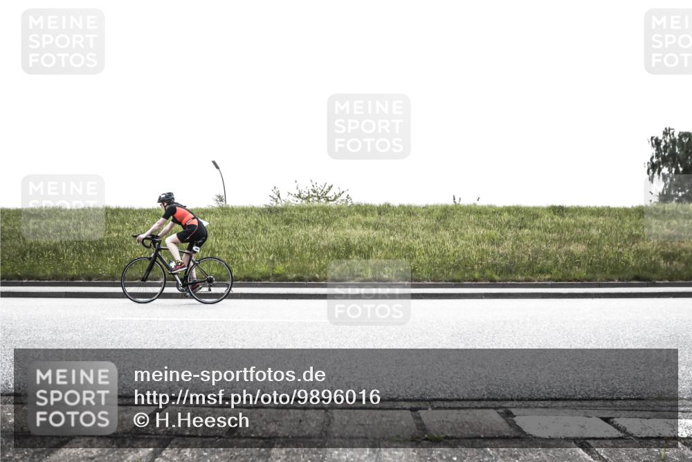 21.06.2026 - 29. Vierlanden-Triathlon H.Heesch http://msf.ph/oto/9896016 21.06.2026 11:04:35 Radfahren 27, 100, 178, 223, 557, 560, 586 meine-sportfotos.de
