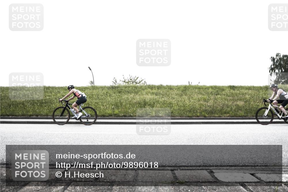 21.06.2026 - 29. Vierlanden-Triathlon H.Heesch http://msf.ph/oto/9896018 21.06.2026 11:04:47 Radfahren 98, 291, 441, 556, 586, 654, 1357 meine-sportfotos.de