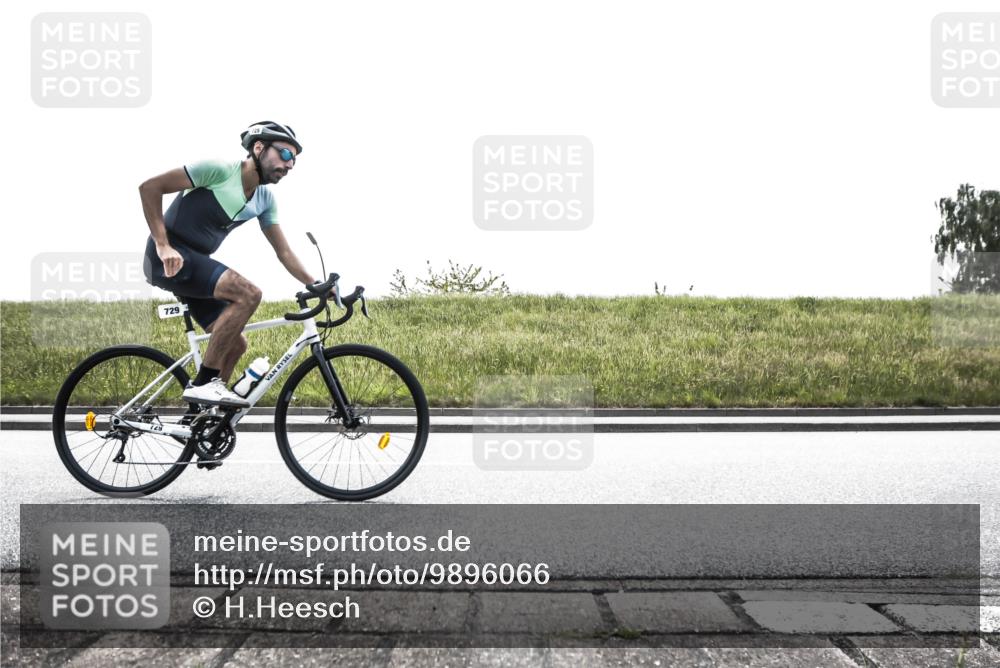 21.06.2026 - 29. Vierlanden-Triathlon H.Heesch http://msf.ph/oto/9896066 21.06.2026 11:12:06 Radfahren 22, 101, 235, 265, 293, 296, 729 meine-sportfotos.de