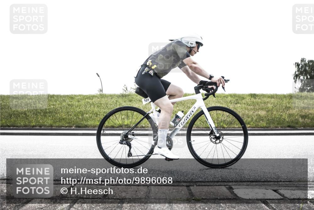21.06.2026 - 29. Vierlanden-Triathlon H.Heesch http://msf.ph/oto/9896068 21.06.2026 11:12:08 Radfahren 22, 101, 235, 265, 688, 729 meine-sportfotos.de