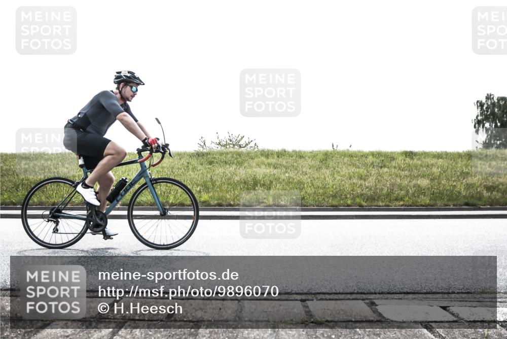 21.06.2026 - 29. Vierlanden-Triathlon H.Heesch http://msf.ph/oto/9896070 21.06.2026 11:12:20 Radfahren 123, 644 meine-sportfotos.de