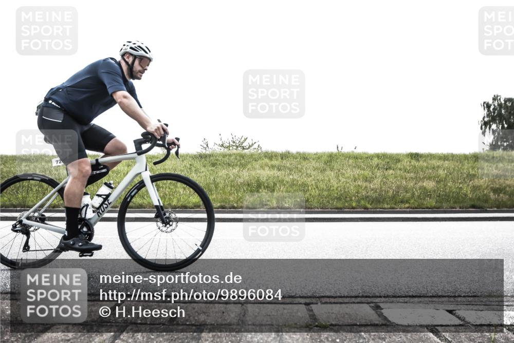 21.06.2026 - 29. Vierlanden-Triathlon H.Heesch http://msf.ph/oto/9896084 21.06.2026 11:13:39 Radfahren 91, 178, 223, 266, 643, 652, 655, 727 meine-sportfotos.de