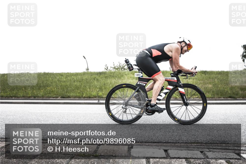 21.06.2026 - 29. Vierlanden-Triathlon H.Heesch http://msf.ph/oto/9896085 21.06.2026 09:41:45 Radfahren 15, 41, 48, 89, 146, 1353 meine-sportfotos.de