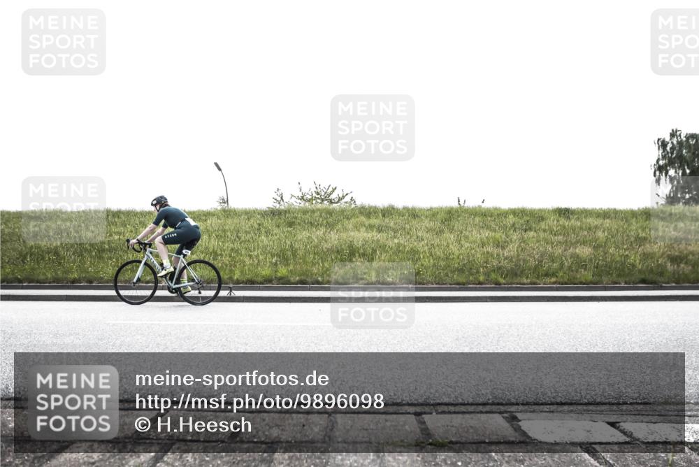 21.06.2026 - 29. Vierlanden-Triathlon H.Heesch http://msf.ph/oto/9896098 21.06.2026 11:15:35 Radfahren 17, 224, 734, 737 meine-sportfotos.de