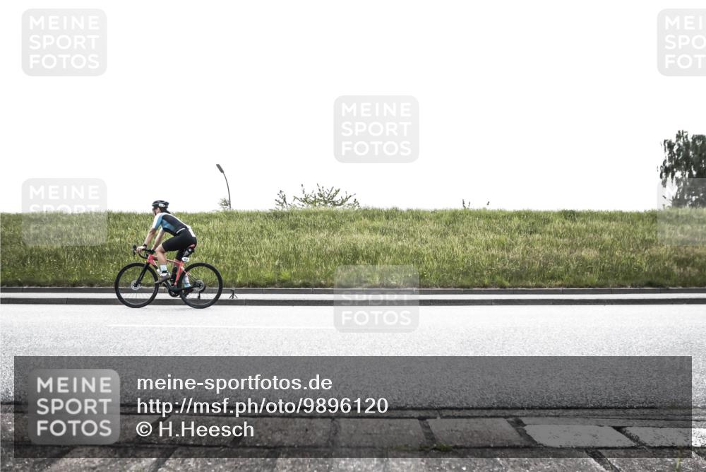 21.06.2026 - 29. Vierlanden-Triathlon H.Heesch http://msf.ph/oto/9896120 21.06.2026 11:20:03 Radfahren 20, 252, 292, 301 meine-sportfotos.de