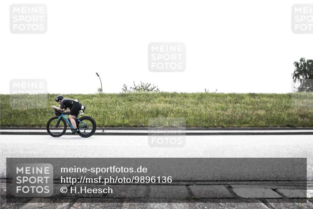 21.06.2026 - 29. Vierlanden-Triathlon H.Heesch http://msf.ph/oto/9896136 21.06.2026 11:21:38 Radfahren 295, 803, 823 meine-sportfotos.de