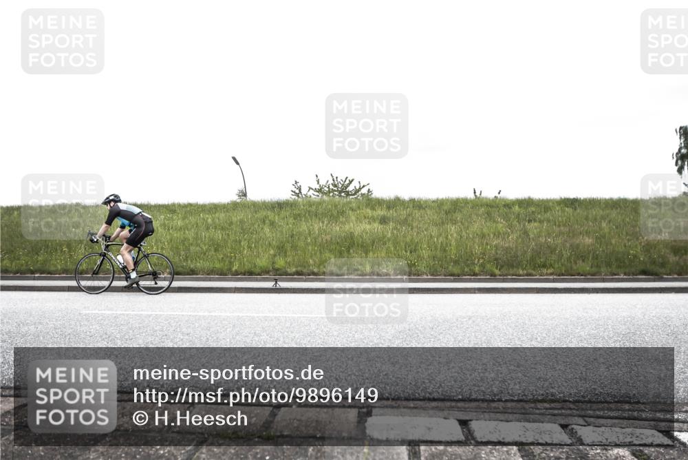 21.06.2026 - 29. Vierlanden-Triathlon H.Heesch http://msf.ph/oto/9896149 21.06.2026 09:44:36 Radfahren 16, 63, 94, 98, 107, 120, 183, 302 meine-sportfotos.de