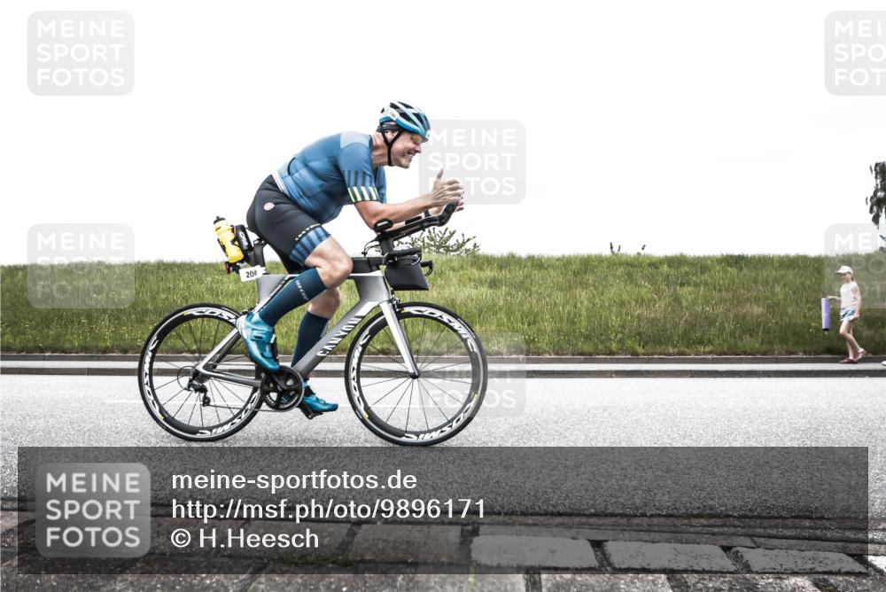 21.06.2026 - 29. Vierlanden-Triathlon H.Heesch http://msf.ph/oto/9896171 21.06.2026 09:45:16 Radfahren 79, 200, 261, 268, 290 meine-sportfotos.de