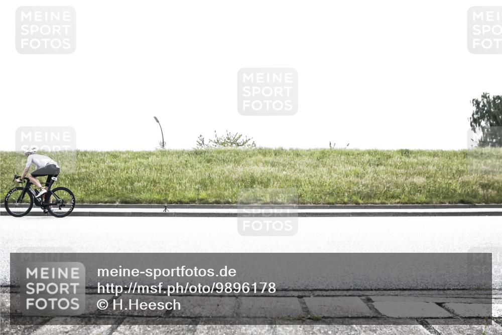 21.06.2026 - 29. Vierlanden-Triathlon H.Heesch http://msf.ph/oto/9896178 21.06.2026 11:30:33 Radfahren 237, 640, 666, 804 meine-sportfotos.de