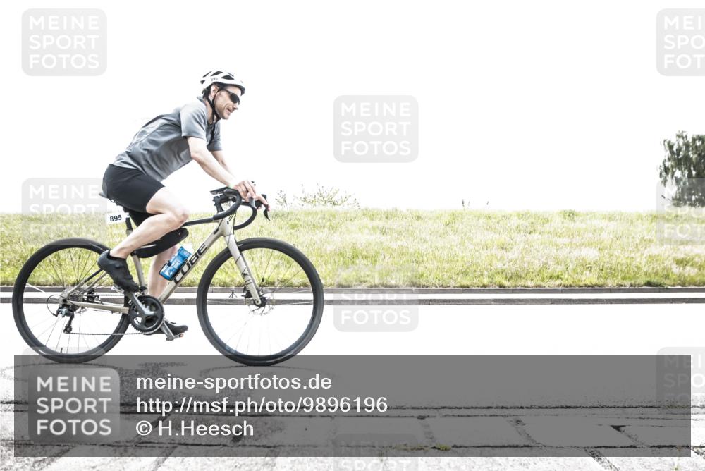 21.06.2026 - 29. Vierlanden-Triathlon H.Heesch http://msf.ph/oto/9896196 21.06.2026 11:37:50 Radfahren 105, 279, 706, 787, 895 meine-sportfotos.de