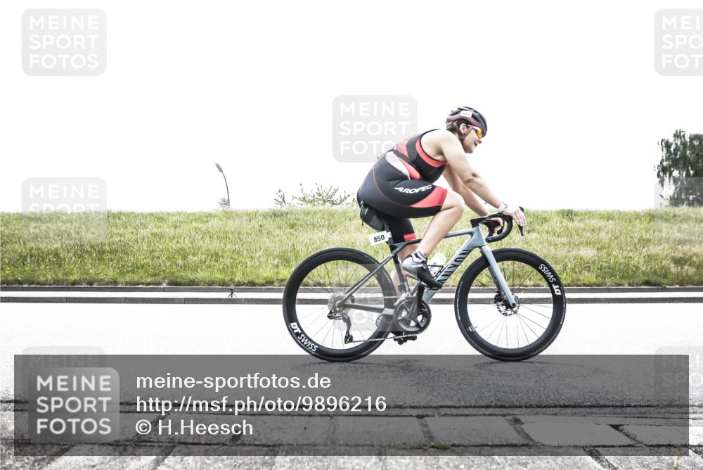 21.06.2026 - 29. Vierlanden-Triathlon H.Heesch http://msf.ph/oto/9896216 21.06.2026 11:40:09 Radfahren 87, 641, 688, 739, 850 meine-sportfotos.de
