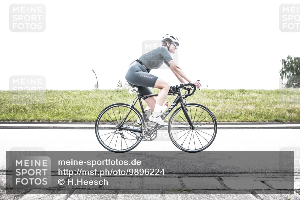 21.06.2026 - 29. Vierlanden-Triathlon H.Heesch http://msf.ph/oto/9896224 21.06.2026 11:41:35 Radfahren 137, 138, 236, 299, 649, 655, 659, 712, 744, 855 meine-sportfotos.de