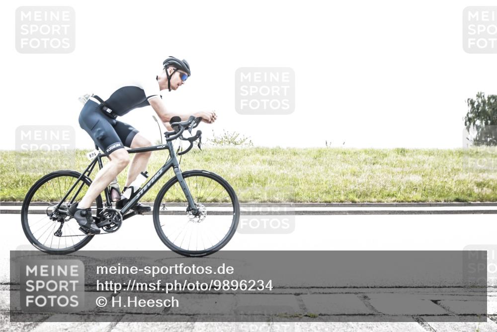21.06.2026 - 29. Vierlanden-Triathlon H.Heesch http://msf.ph/oto/9896234 21.06.2026 11:41:53 Radfahren 133, 636, 674, 726 meine-sportfotos.de
