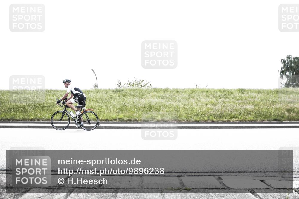 21.06.2026 - 29. Vierlanden-Triathlon H.Heesch http://msf.ph/oto/9896238 21.06.2026 11:42:06 Radfahren 256, 302, 808 meine-sportfotos.de