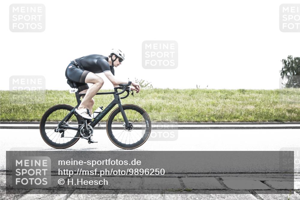 21.06.2026 - 29. Vierlanden-Triathlon H.Heesch http://msf.ph/oto/9896250 21.06.2026 11:42:31 Radfahren 158, 223, 650, 675, 727, 740, 745 meine-sportfotos.de