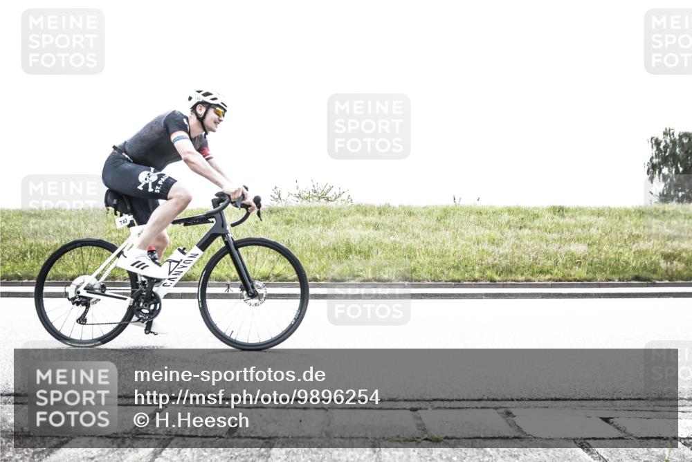 21.06.2026 - 29. Vierlanden-Triathlon H.Heesch http://msf.ph/oto/9896254 21.06.2026 11:42:37 Radfahren 158, 223, 650, 718, 727, 740, 745 meine-sportfotos.de