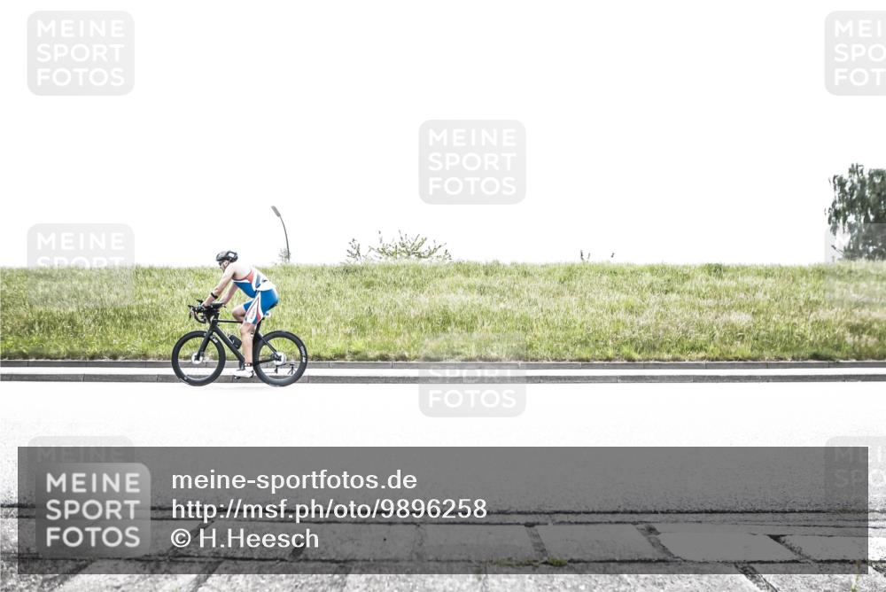 21.06.2026 - 29. Vierlanden-Triathlon H.Heesch http://msf.ph/oto/9896258 21.06.2026 11:42:40 Radfahren 158, 223, 650, 718, 727, 740, 757 meine-sportfotos.de