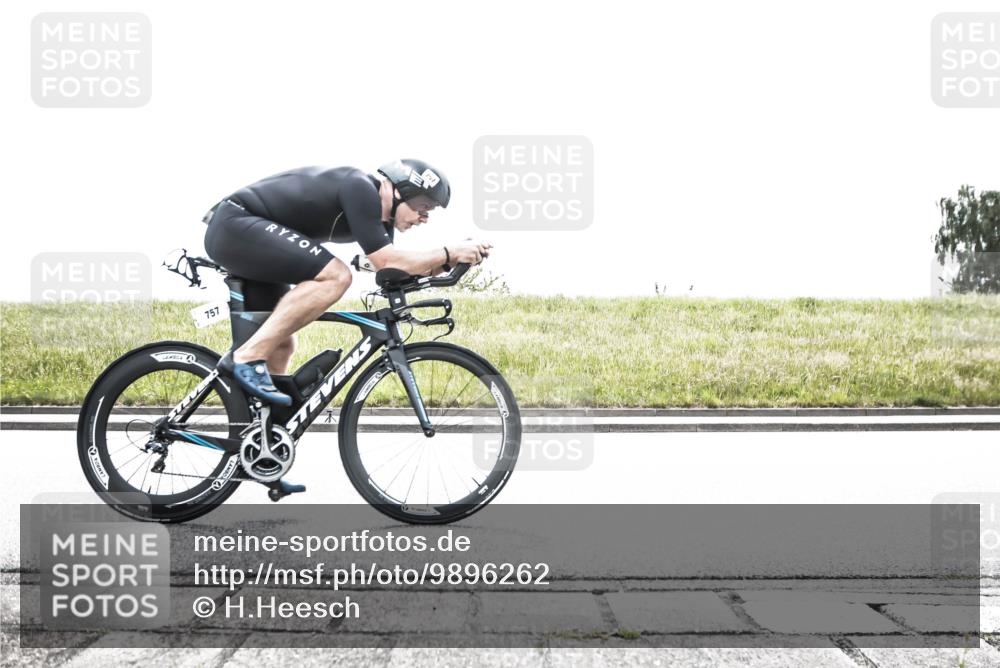 21.06.2026 - 29. Vierlanden-Triathlon H.Heesch http://msf.ph/oto/9896262 21.06.2026 11:42:46 Radfahren 632, 633, 701, 718, 757 meine-sportfotos.de