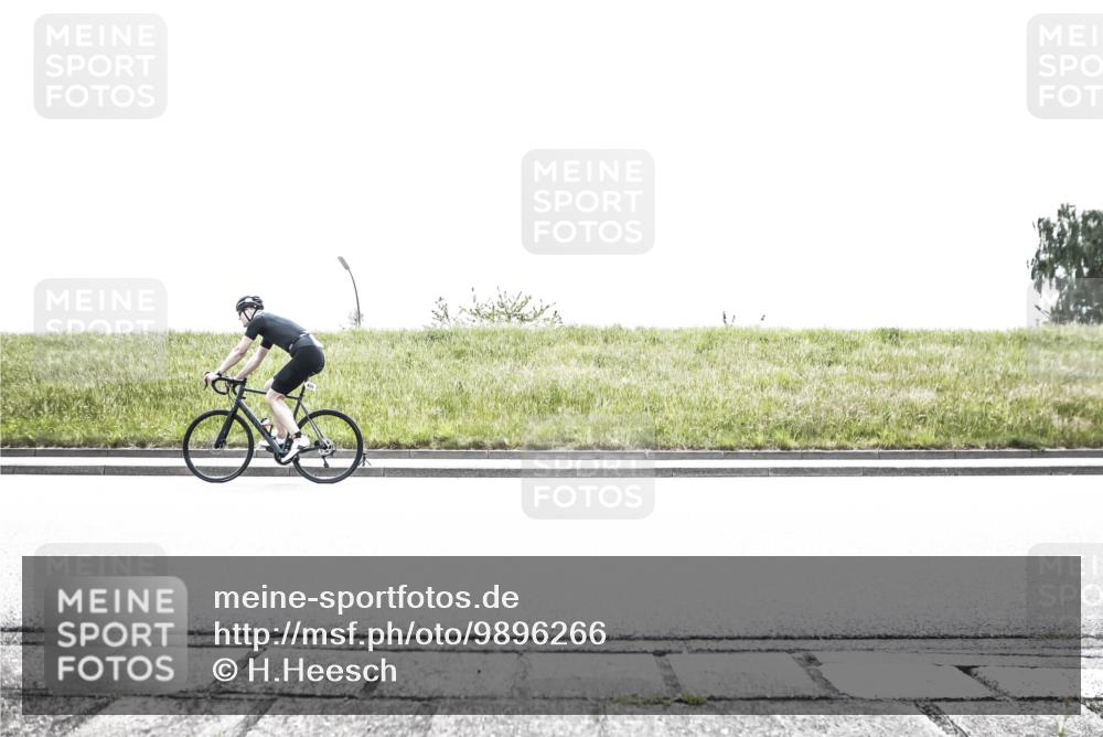 21.06.2026 - 29. Vierlanden-Triathlon H.Heesch http://msf.ph/oto/9896266 21.06.2026 11:42:55 Radfahren 632, 633, 699, 729 meine-sportfotos.de