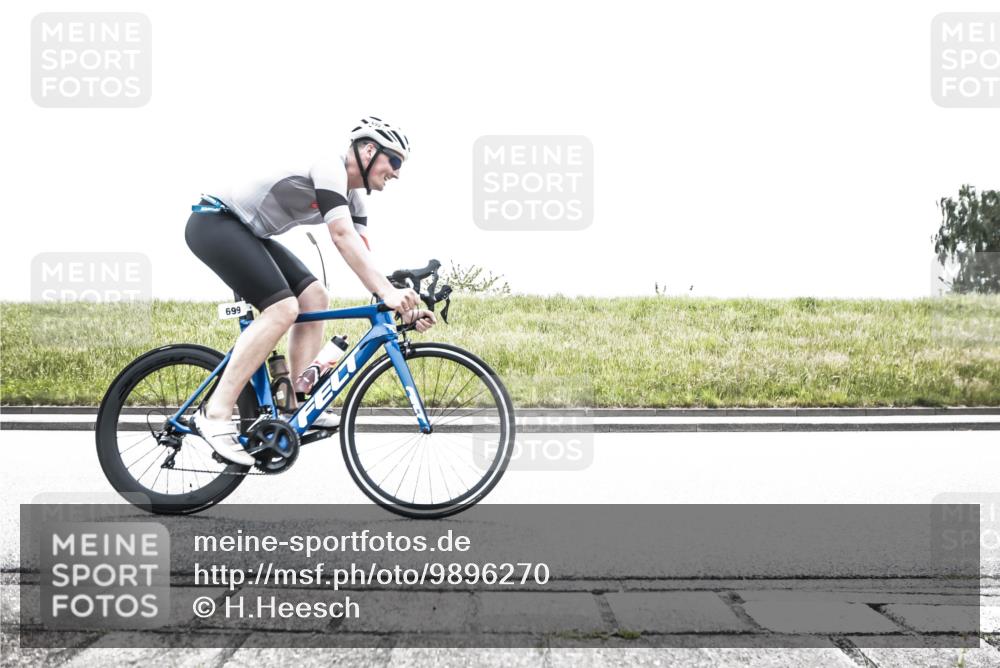 21.06.2026 - 29. Vierlanden-Triathlon H.Heesch http://msf.ph/oto/9896270 21.06.2026 11:43:01 Radfahren 699, 728, 729 meine-sportfotos.de