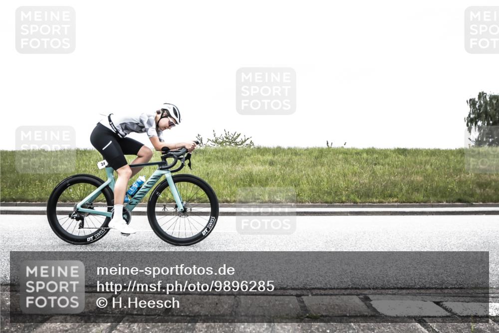 21.06.2026 - 29. Vierlanden-Triathlon H.Heesch http://msf.ph/oto/9896285 21.06.2026 09:51:16 Radfahren 15, 41, 228, 244 meine-sportfotos.de