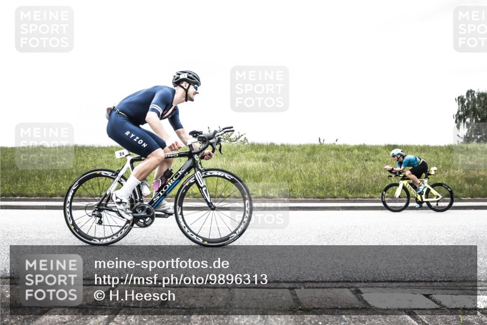 21.06.2026 - 29. Vierlanden-Triathlon H.Heesch http://msf.ph/oto/9896313 21.06.2026 09:53:13 Radfahren 24, 43, 265, 280, 299, 301 meine-sportfotos.de