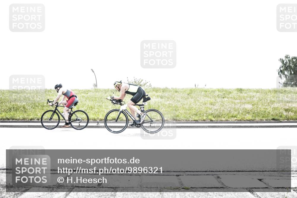 21.06.2026 - 29. Vierlanden-Triathlon H.Heesch http://msf.ph/oto/9896321 21.06.2026 11:44:45 Radfahren 101, 672, 705, 802 meine-sportfotos.de