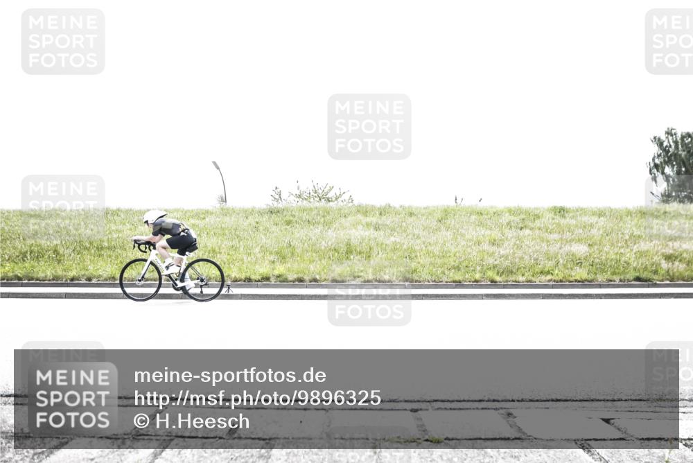 21.06.2026 - 29. Vierlanden-Triathlon H.Heesch http://msf.ph/oto/9896325 21.06.2026 11:44:48 Radfahren 101, 291, 672 meine-sportfotos.de