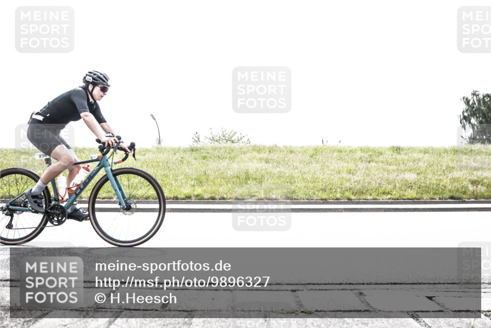 21.06.2026 - 29. Vierlanden-Triathlon H.Heesch http://msf.ph/oto/9896327 21.06.2026 11:44:55 Radfahren 238, 291, 672 meine-sportfotos.de