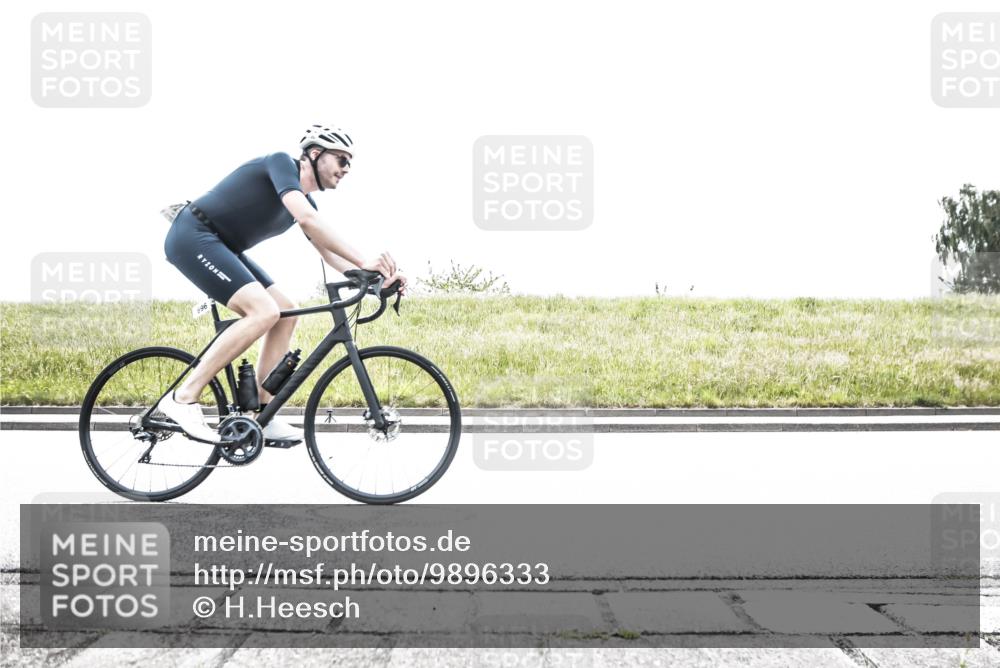 21.06.2026 - 29. Vierlanden-Triathlon H.Heesch http://msf.ph/oto/9896333 21.06.2026 11:45:02 Radfahren 238, 255, 696 meine-sportfotos.de