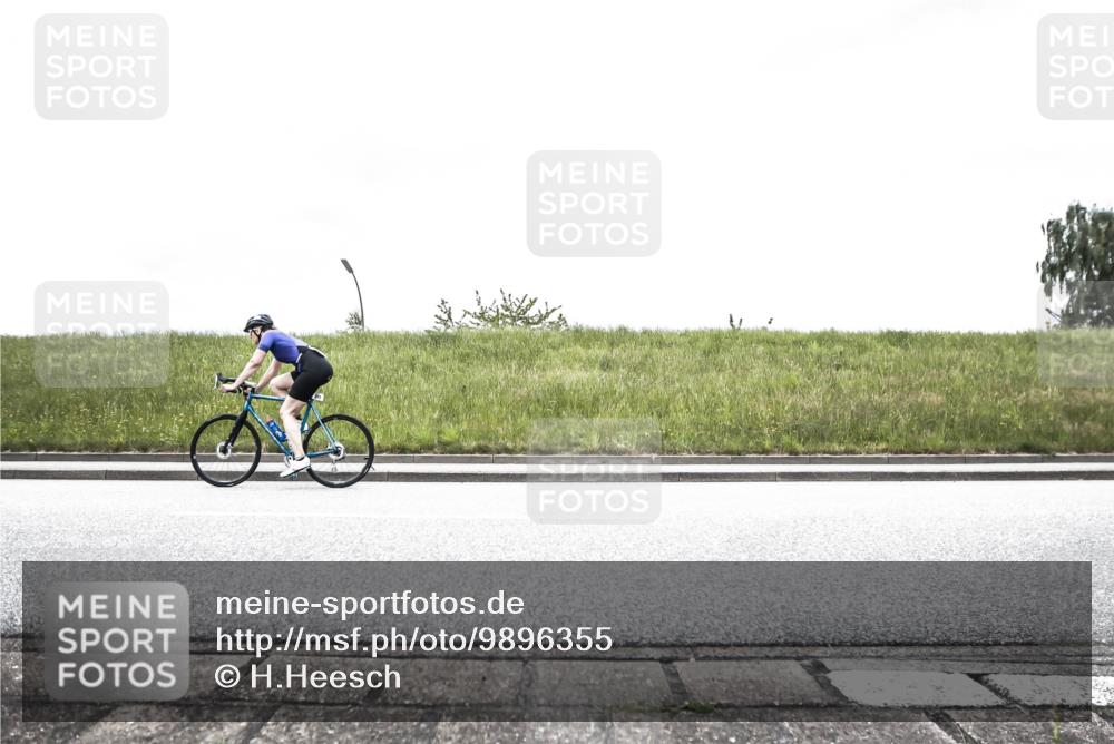 21.06.2026 - 29. Vierlanden-Triathlon H.Heesch http://msf.ph/oto/9896355 21.06.2026 09:54:13 Radfahren 21, 27, 164, 271 meine-sportfotos.de