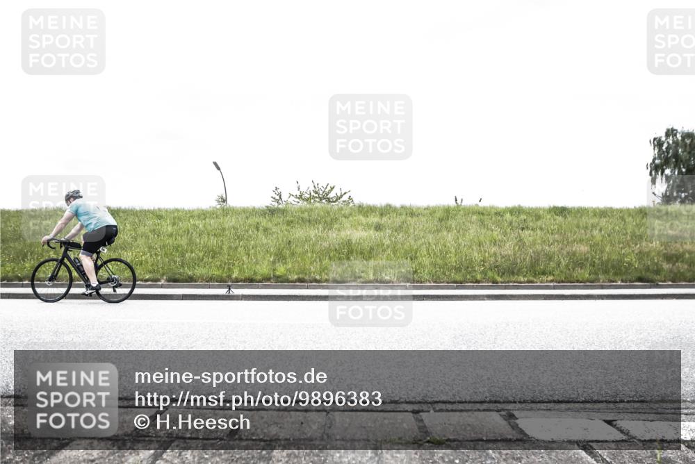 21.06.2026 - 29. Vierlanden-Triathlon H.Heesch http://msf.ph/oto/9896383 21.06.2026 09:55:05 Radfahren 128, 148, 264, 292 meine-sportfotos.de