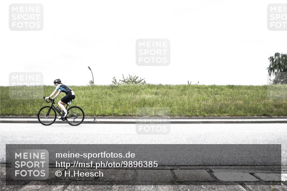 21.06.2026 - 29. Vierlanden-Triathlon H.Heesch http://msf.ph/oto/9896385 21.06.2026 09:55:14 Radfahren 260, 264 meine-sportfotos.de