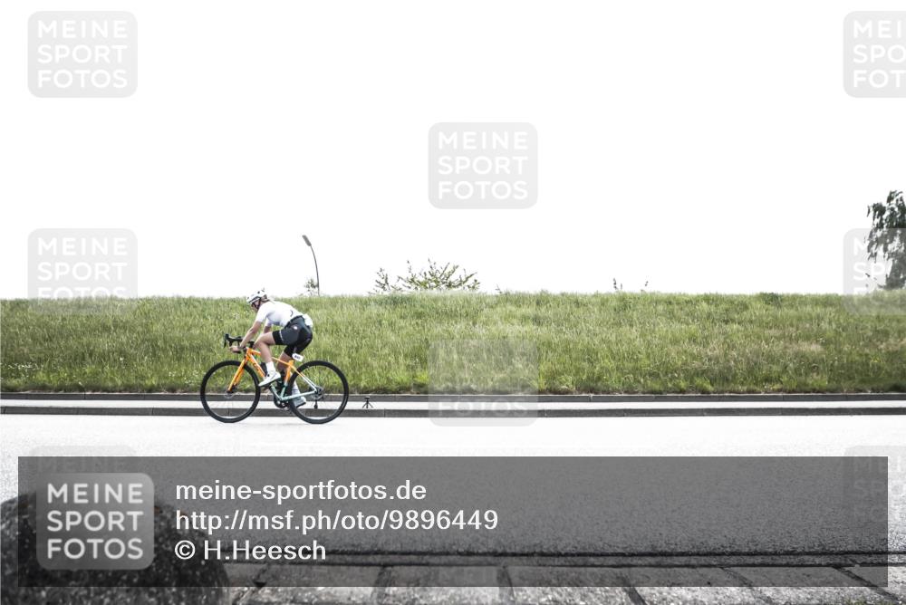 21.06.2026 - 29. Vierlanden-Triathlon H.Heesch http://msf.ph/oto/9896449 21.06.2026 12:43:31 Radfahren 840, 905 meine-sportfotos.de
