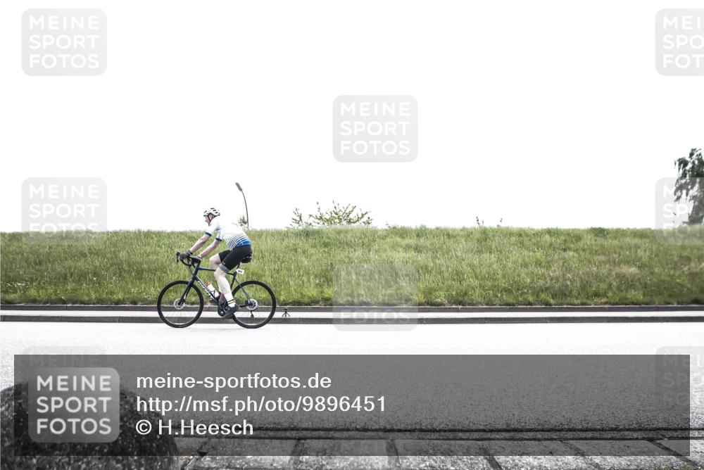 21.06.2026 - 29. Vierlanden-Triathlon H.Heesch http://msf.ph/oto/9896451 21.06.2026 12:43:42 Radfahren 873, 905 meine-sportfotos.de