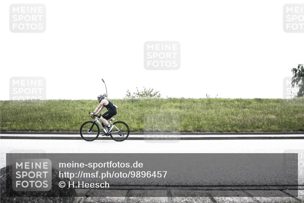 21.06.2026 - 29. Vierlanden-Triathlon H.Heesch http://msf.ph/oto/9896457 21.06.2026 12:44:19 Radfahren 692 meine-sportfotos.de