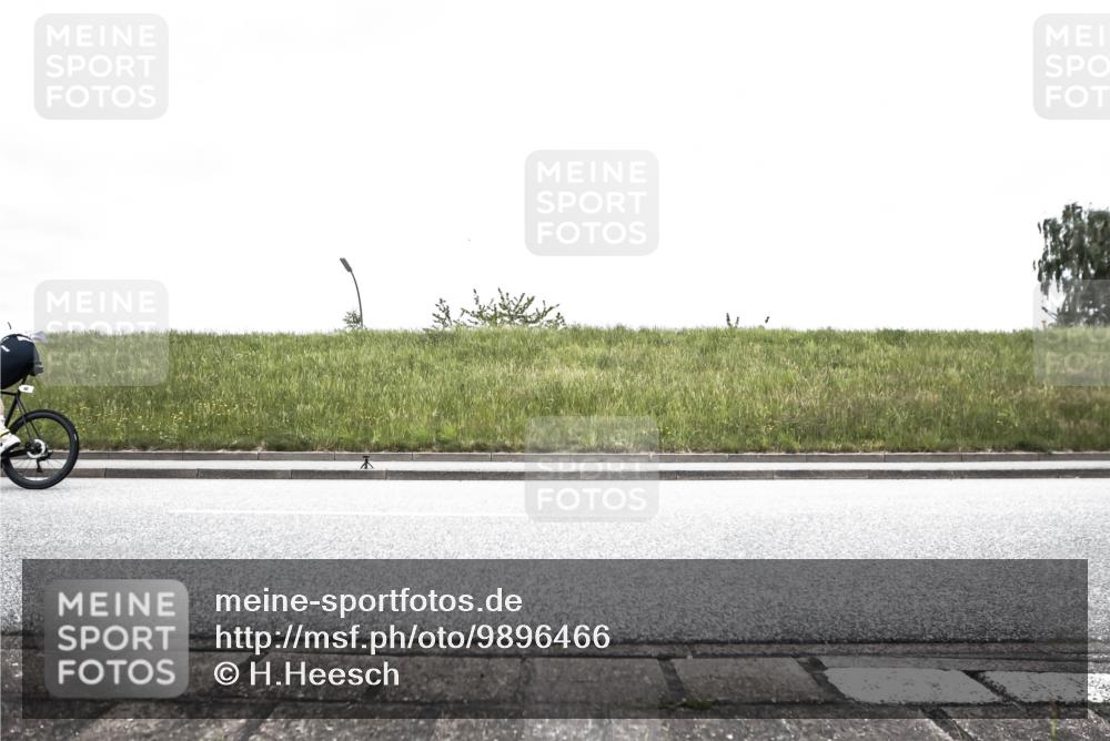 21.06.2026 - 29. Vierlanden-Triathlon H.Heesch http://msf.ph/oto/9896466 21.06.2026 09:59:20 Radfahren 68, 104, 370 meine-sportfotos.de