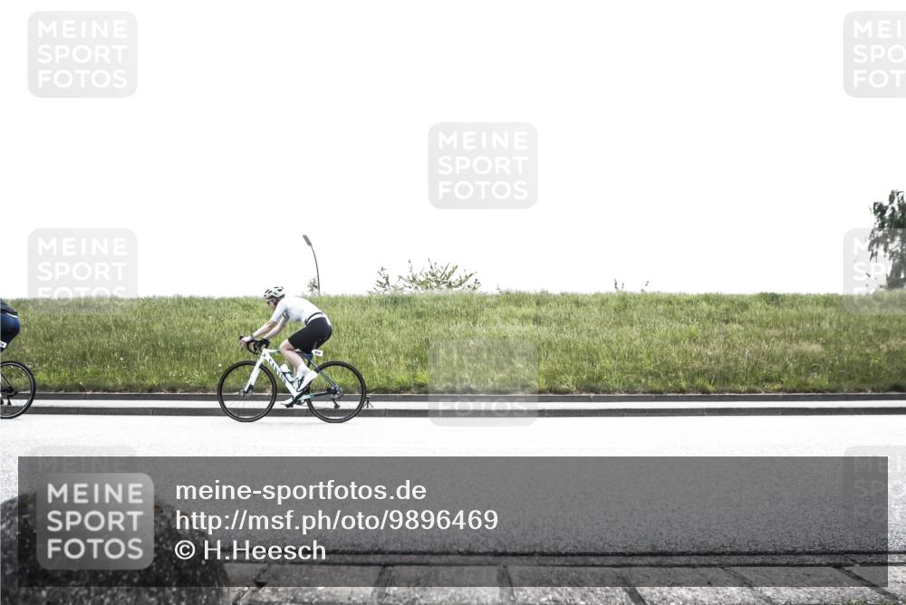 21.06.2026 - 29. Vierlanden-Triathlon H.Heesch http://msf.ph/oto/9896469 21.06.2026 12:45:50 Radfahren 818, 833, 834, 856, 861, 874 meine-sportfotos.de