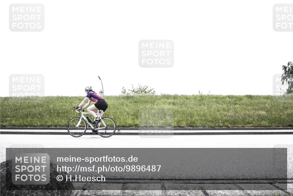 21.06.2026 - 29. Vierlanden-Triathlon H.Heesch http://msf.ph/oto/9896487 21.06.2026 12:47:01 Radfahren 894 meine-sportfotos.de