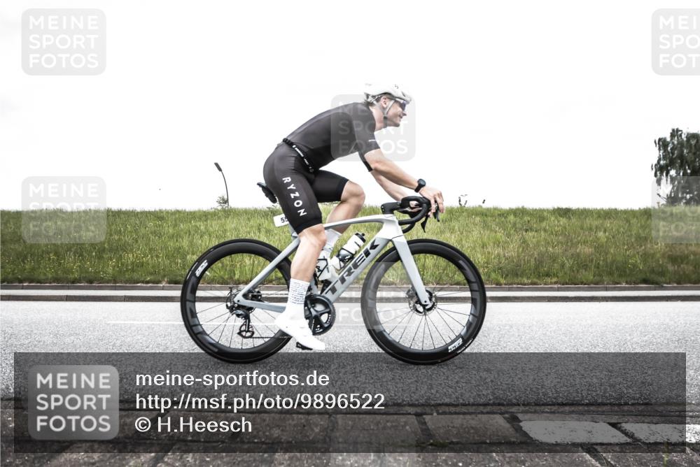 21.06.2026 - 29. Vierlanden-Triathlon H.Heesch http://msf.ph/oto/9896522 21.06.2026 10:02:09 Radfahren 51, 55, 78, 265, 280, 301 meine-sportfotos.de