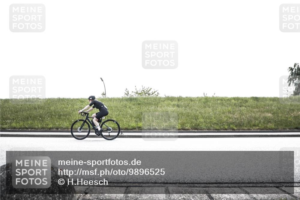 21.06.2026 - 29. Vierlanden-Triathlon H.Heesch http://msf.ph/oto/9896525 21.06.2026 12:51:26 Radfahren 860 meine-sportfotos.de